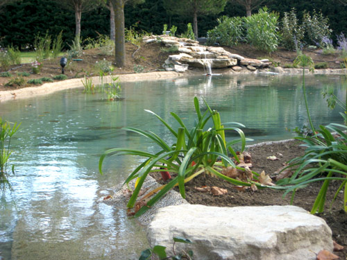 Système d'arrosage, fontaine et bassin, piscine naturelle - DePaysage